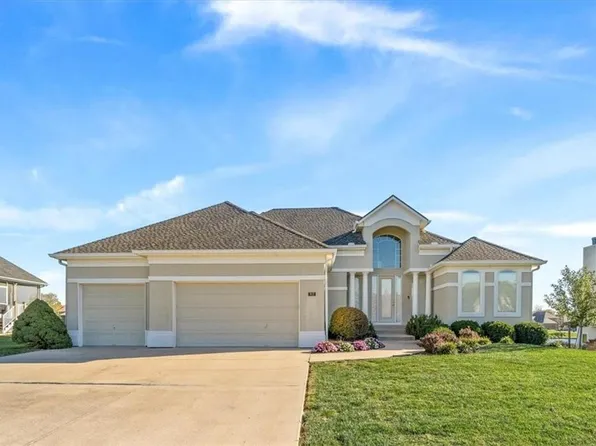 812 SW Lake Pines Dr, Lees Summit, MO 64082