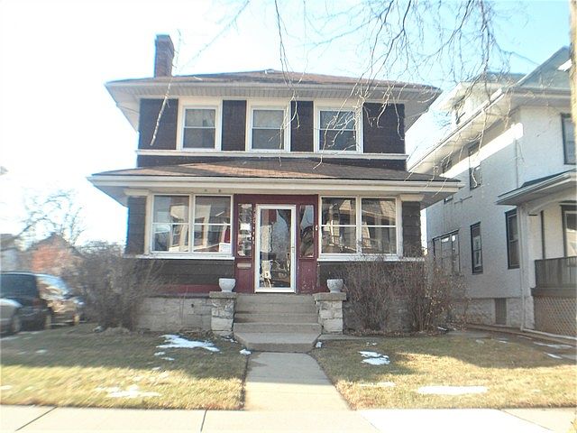 1st image of 130 N Lorel Ave