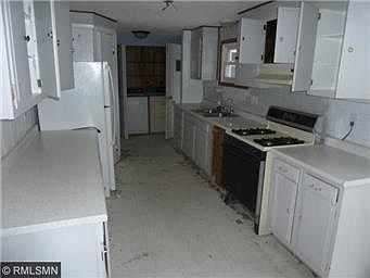 4th image of 540 Lake Dr W