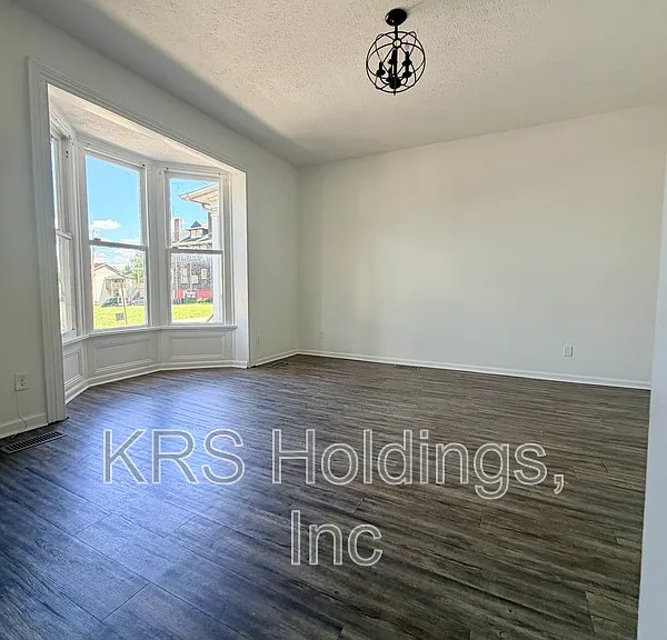 1701 Grace St — Photo 5