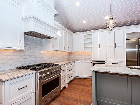 4th image of 1913 Wesley Ave N #Townhouse