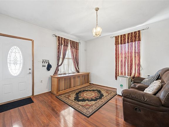 2nd image of 308 Pine St