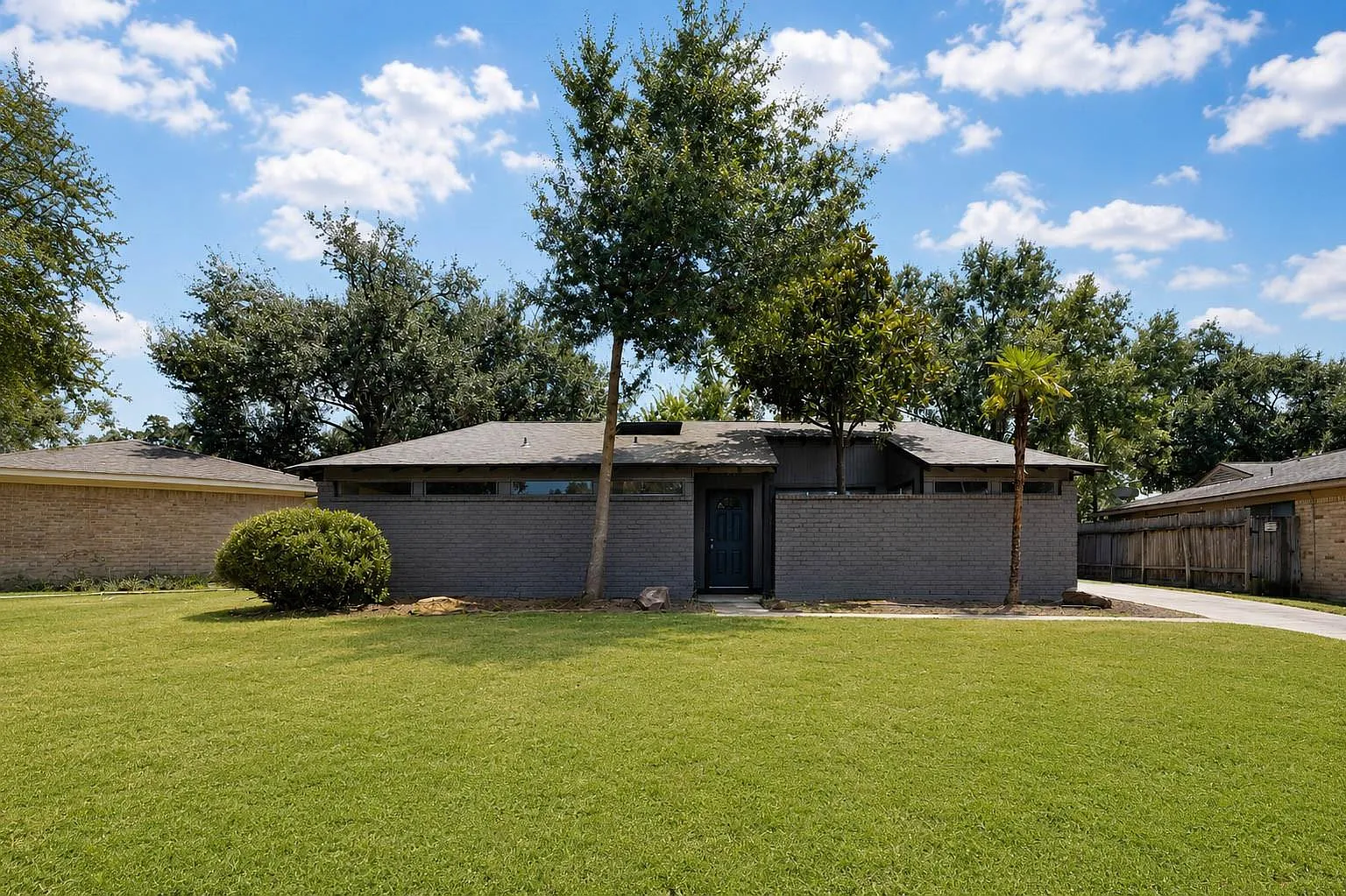 3 bed, 2.0 bath, 1815 sqft, $2,100 — Photo 1