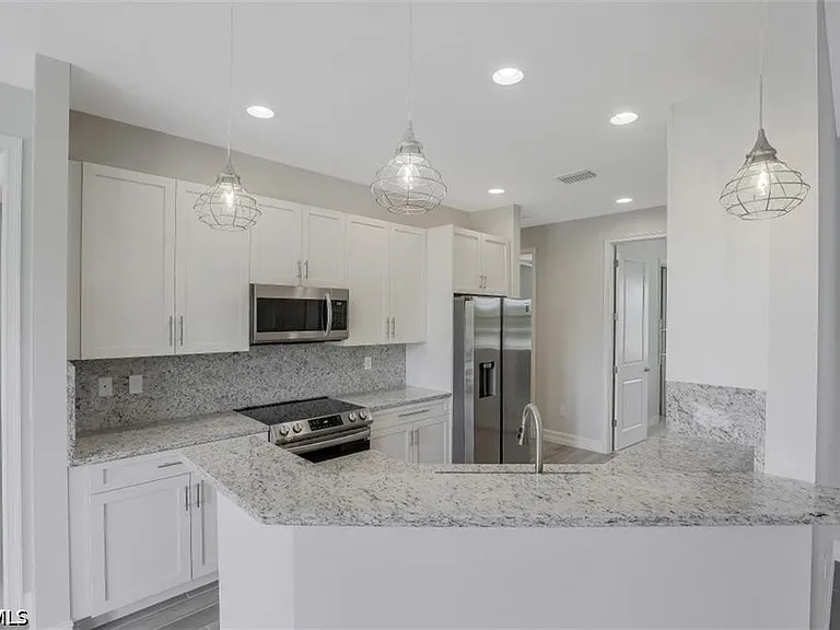 37 SE 23rd Ave — Photo 16