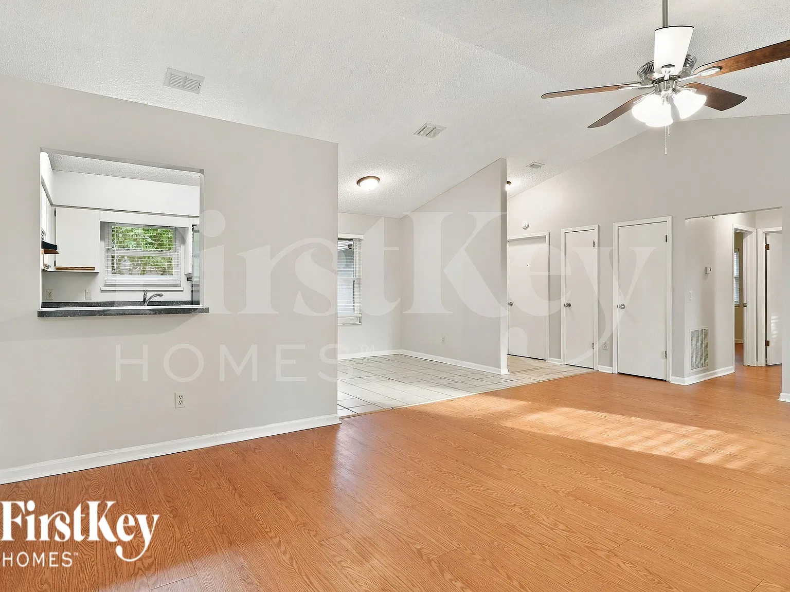 3 bed, 2.0 bath, 1333 sqft, $1,795 — Photo 3