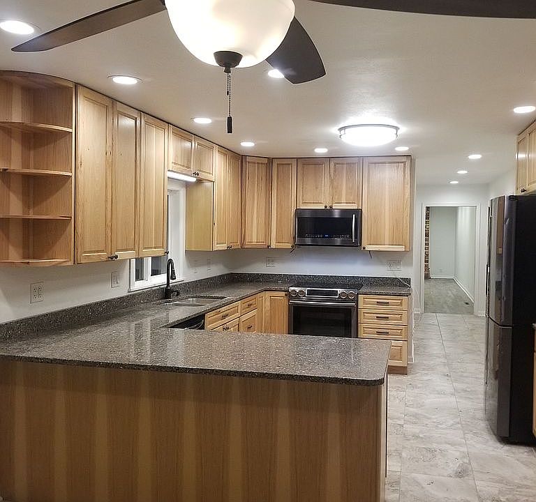 Hickory cabinets, quartz 