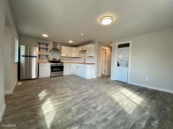 1029 Juneau - Living space and kitchen