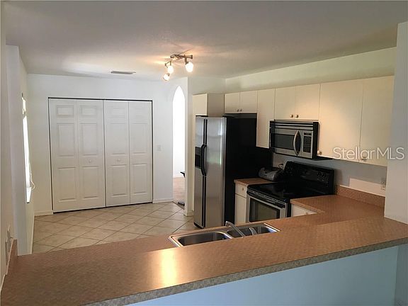 4th image of 821 Searcy Ave