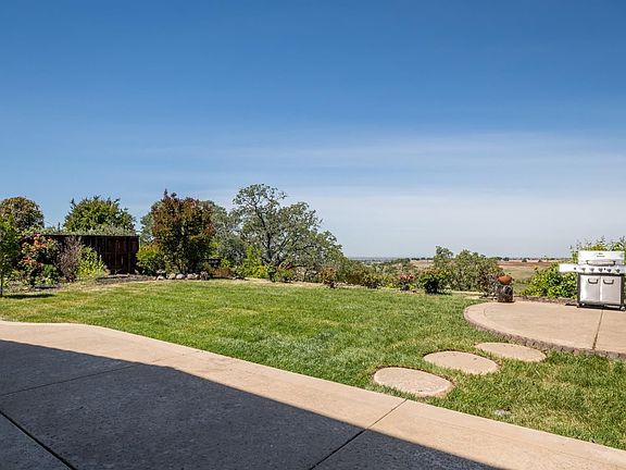 5th image of 3320 Black Oak Dr