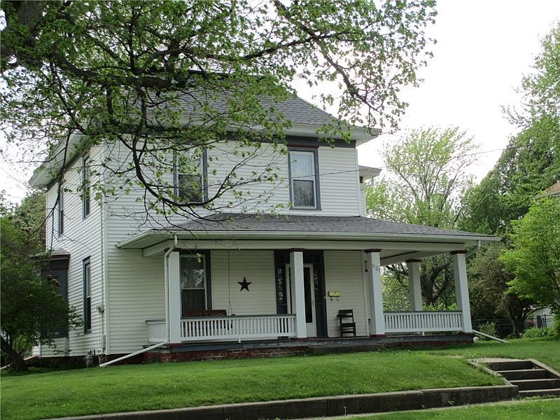 1st image of 821 E 2nd Ave