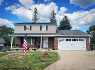 9 Greenwood Dr, Fairmont, WV 26554