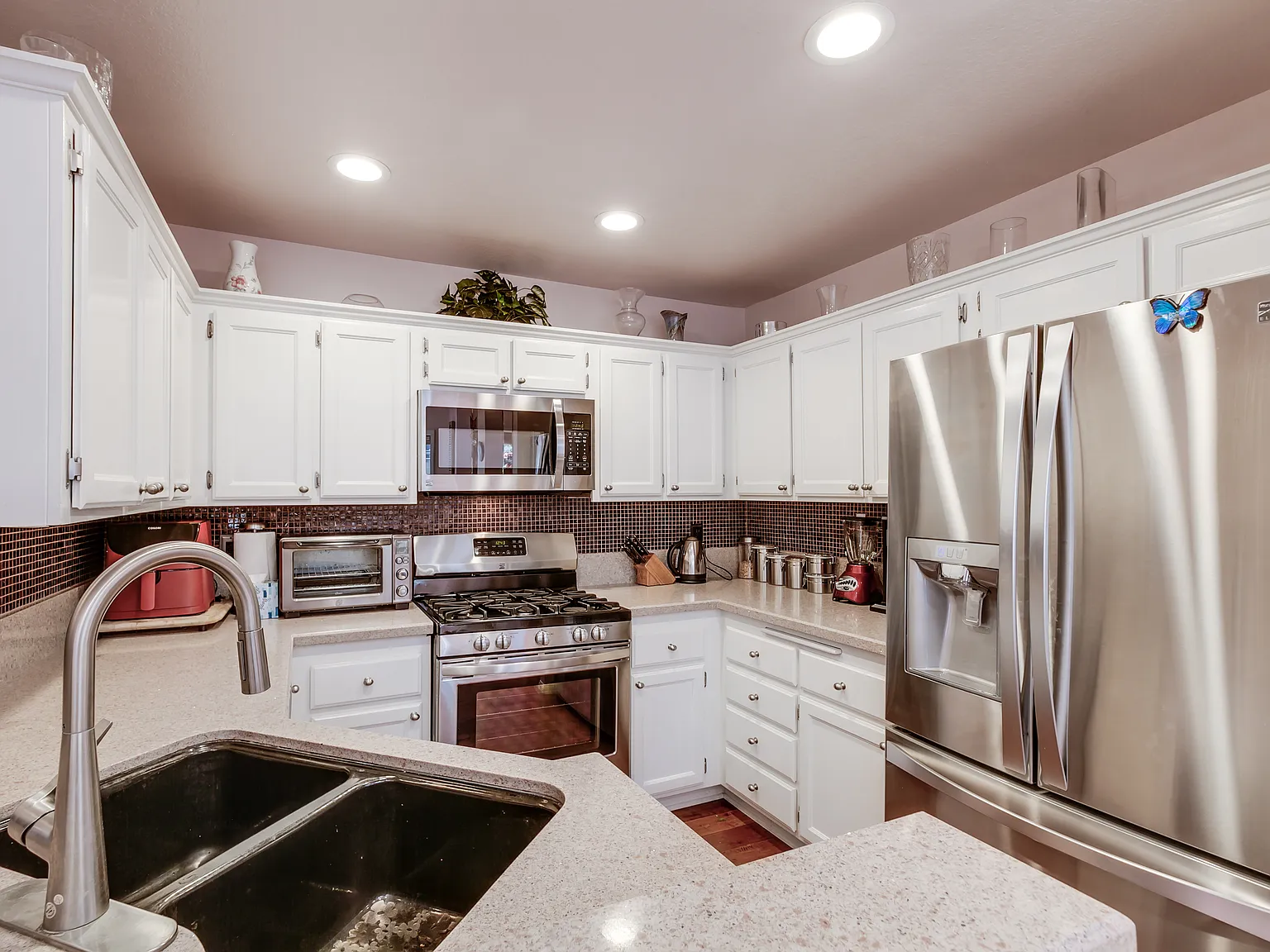 3 bed, 2.5 bath, 1562 sqft, $5,200 — Photo 2