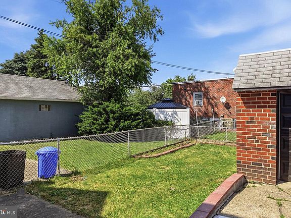 4th image of 917 Oakmont St