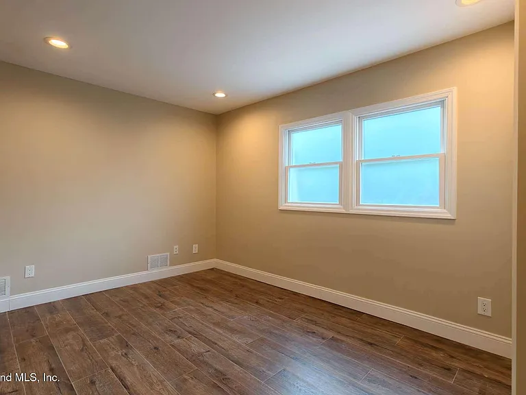 75 Ionia Ave #1 — Photo 4