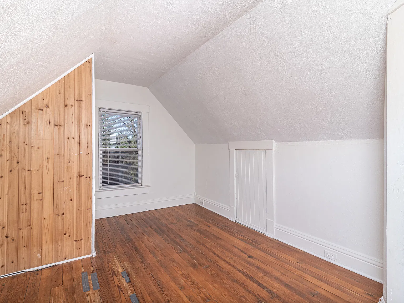 917 Sylvan Ave. - 1 — Photo 2