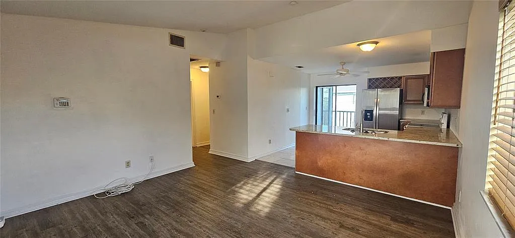 2 bed, 2.0 bath, 858 sqft, $1,225 — Photo 3
