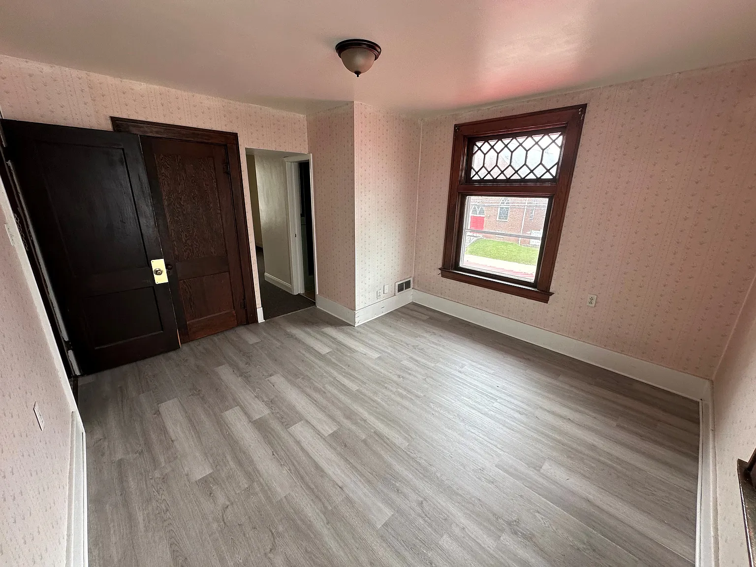 216 E Pike St Floor 2 photo 1