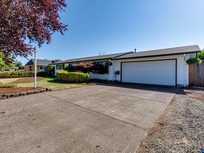 585 S 9th St, Harrisburg, OR, 97446