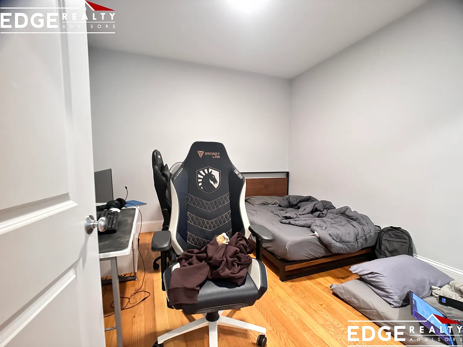 3 bed, 1.5 bath, 1000 sqft, $3,850 — Photo 3