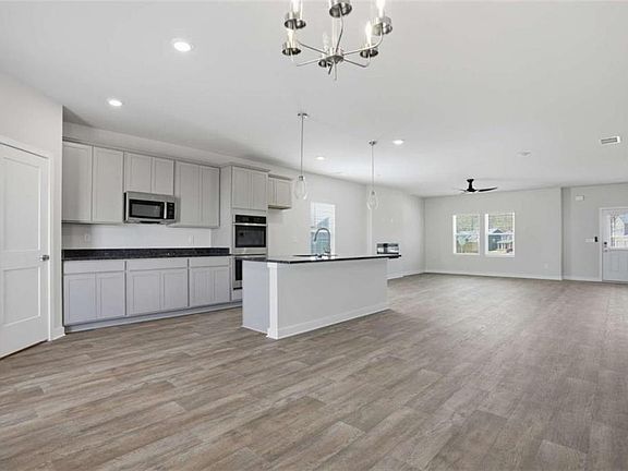 5th image of 601 Righter Ct