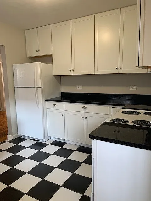 5 bed, 2692 sqft, $4,100 — Photo 4