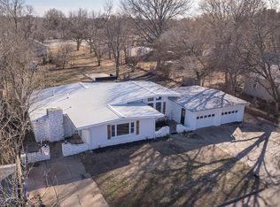 1819 E 8th Ave, Winfield, KS 67156