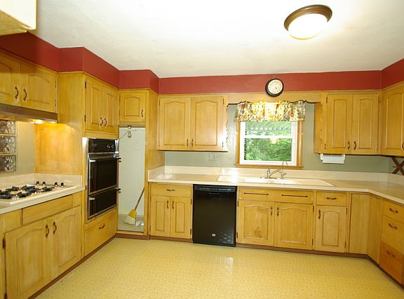 5th image of 2721 2nd Ave