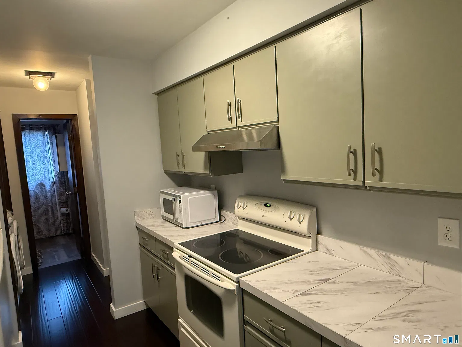 2 bed, 1.5 bath, 2077 sqft, $2,500 — Photo 2