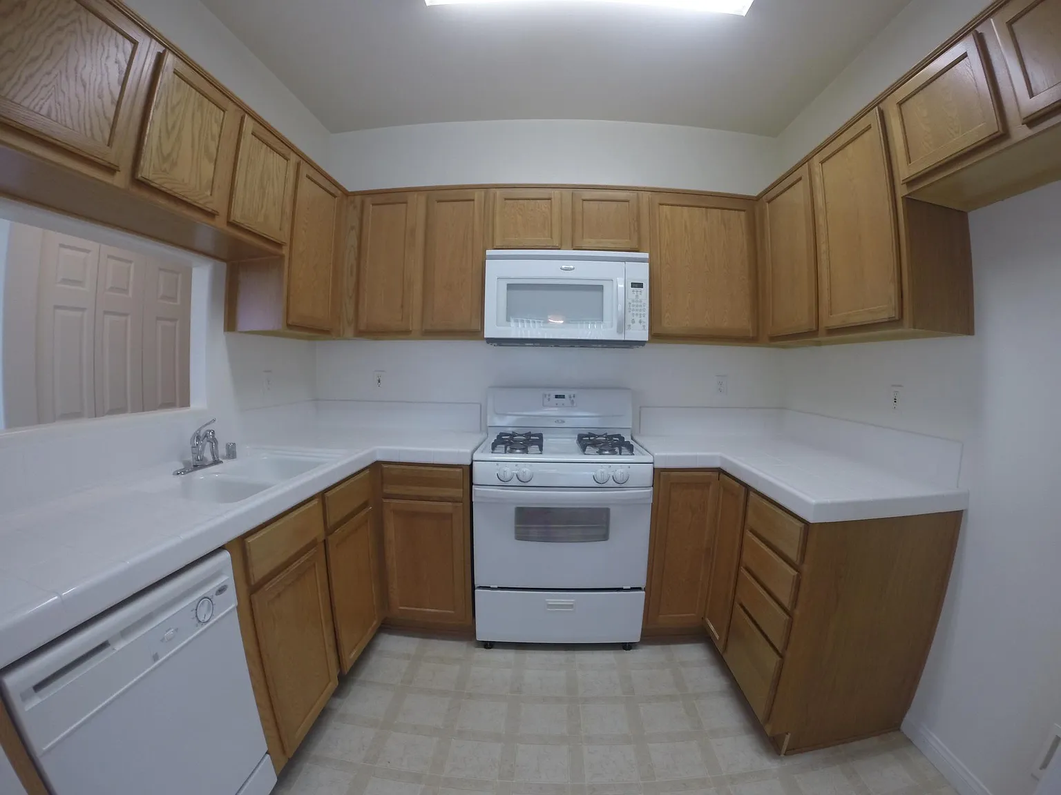 2 bed, 977 sqft, $1,695 — Photo 4