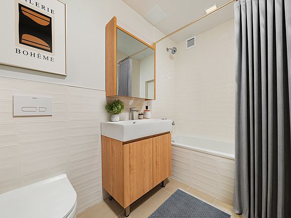 4th image of 619 Throop Ave #3T
