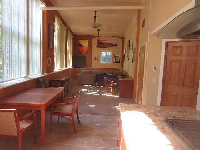 215 Benmont Ave — Photo 2