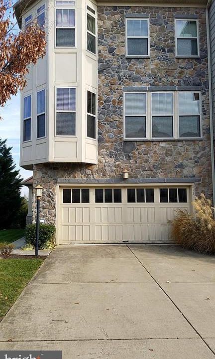 1st image of 813 Freeland Ct