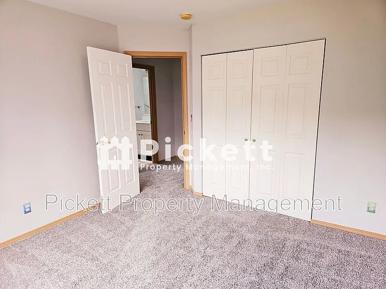 2037 NE Gustaf St — Photo 22