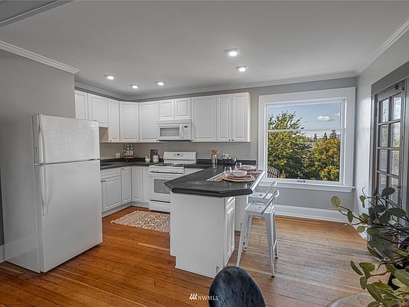 4th image of 2123 Hoyt Ave Unit A