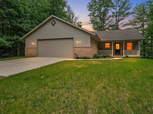 12055 Up North Ln, Crivitz, WI 54114