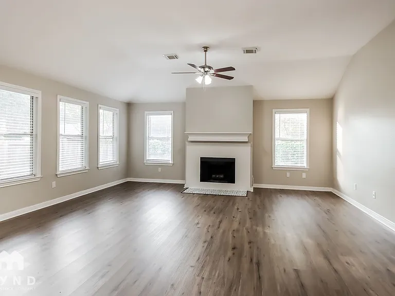 598 Orangewood Dr — Photo 2