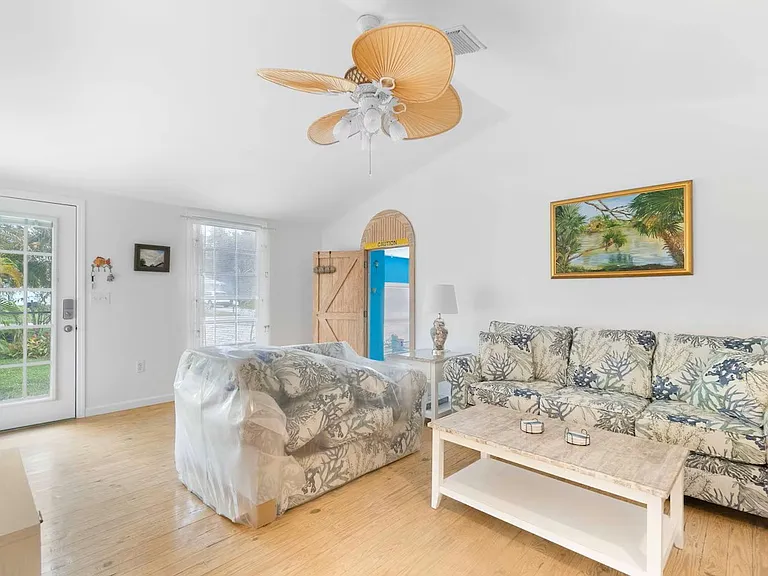 237 Avenida De La Isla #A — Photo 7