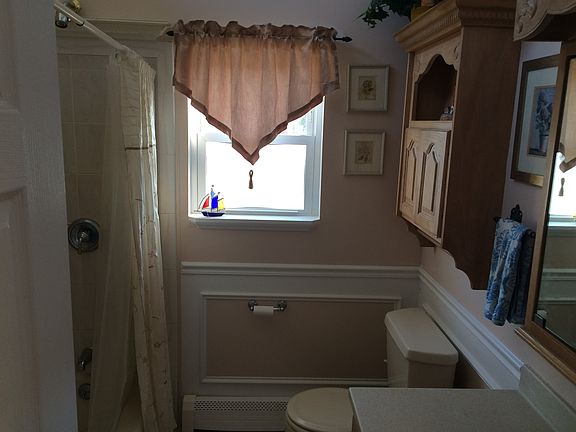 4th image of 25 Riverdale Ave
