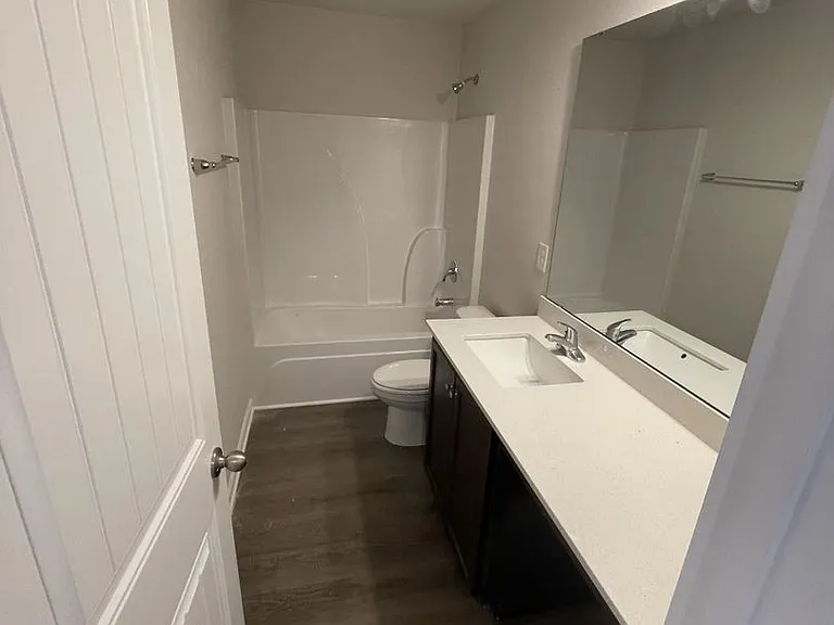1063 Peony Ln — Photo 4
