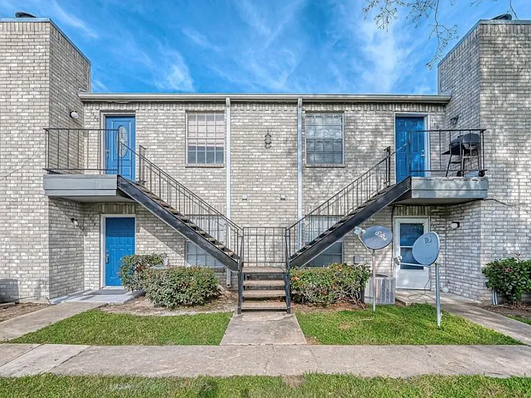 9700 Leawood Blvd #212 — Photo 1