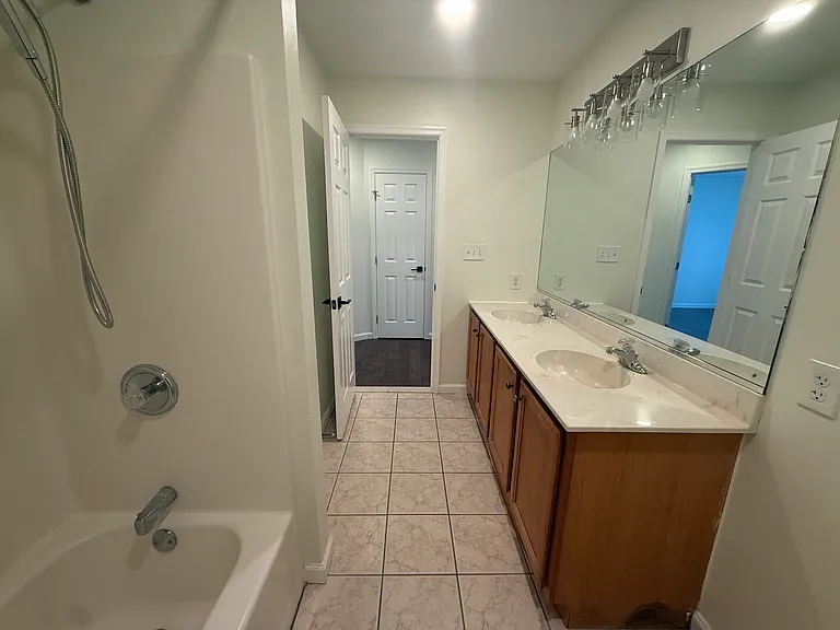 1319 Mohr Cir — Photo 23