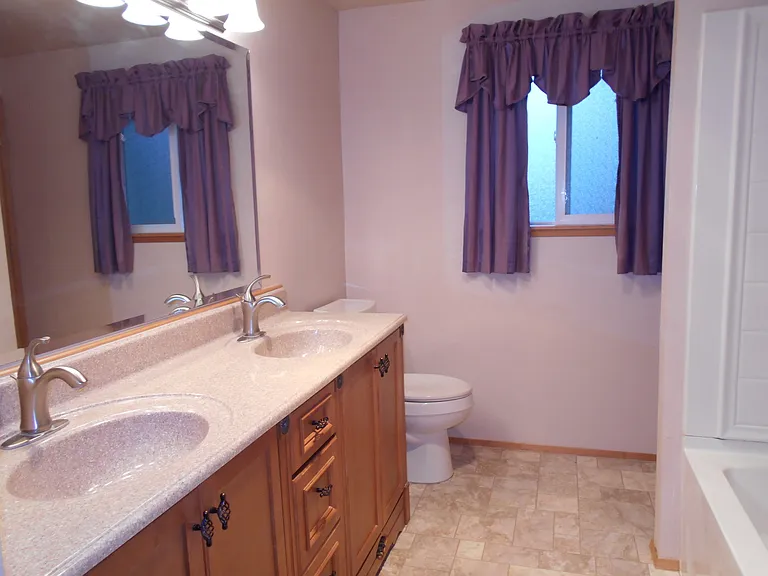 1085 Shaw Rd — Photo 4