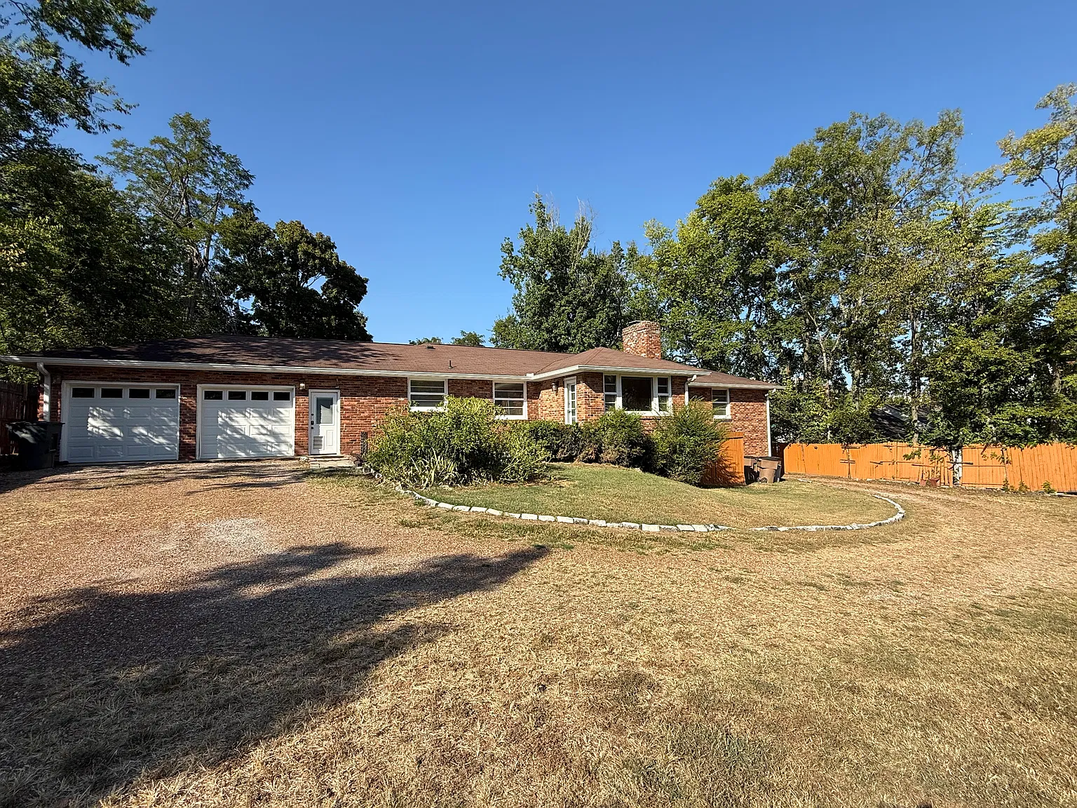 3 bed, 2300 sqft, $3,600 — Photo 3