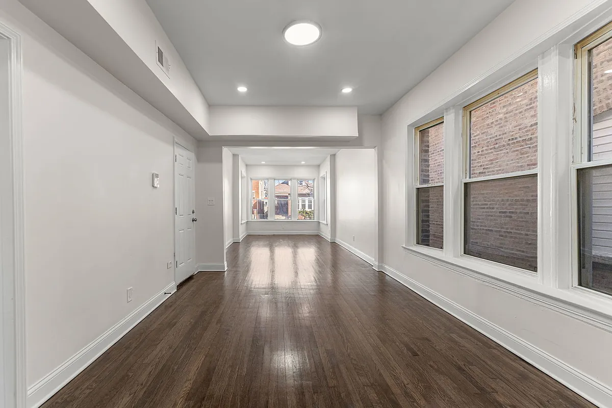 Building Photo - 7532 S Champlain Ave #2