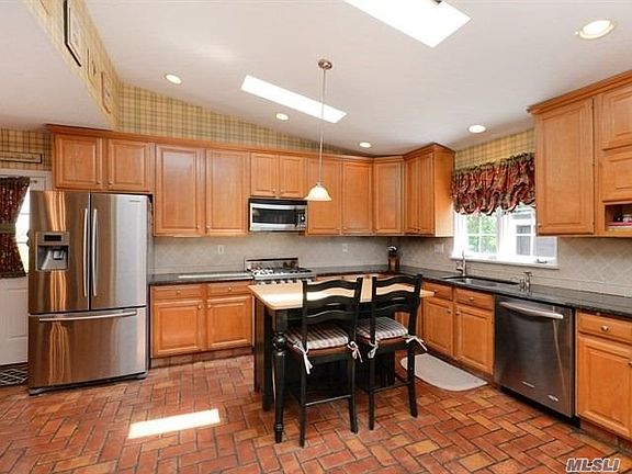 5th image of 94 Poplar St