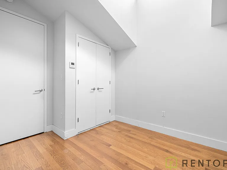 105 Vanderveer St #303B — Photo 11