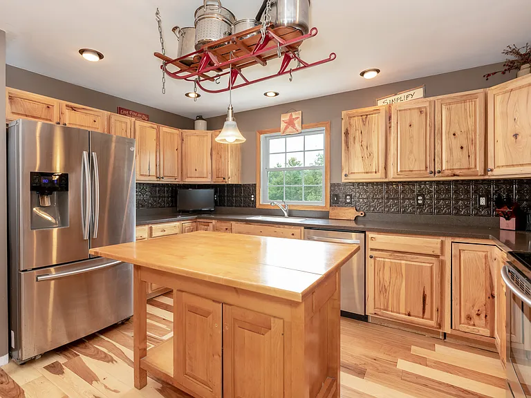 233 N Ashland Rd — Photo 4