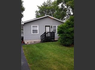 1032 Crescent Ct, Round Lake Beach, IL 60073