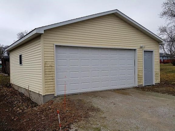 Close up of over-sized 2 stall garage