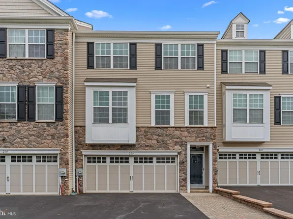 209 Chestnut Ct, Langhorne, PA 19047